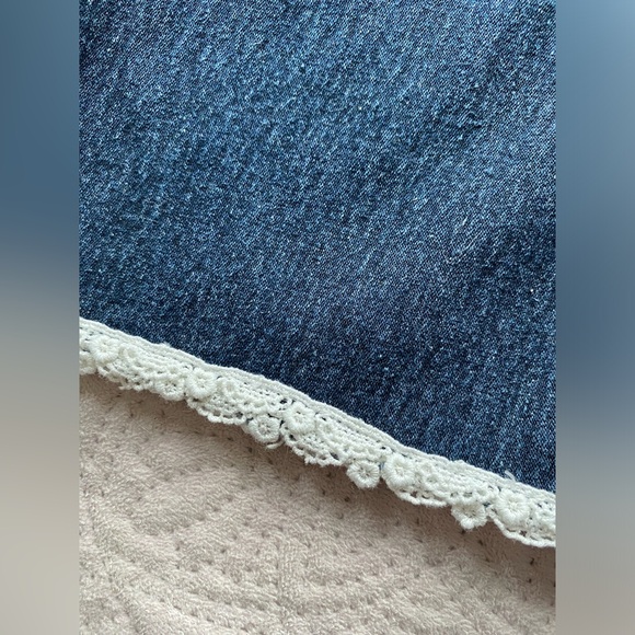 DG2 Strait Leg Size 2 Mid Rise Jeans With Lace Bottom Detail - Picture 5 of 12